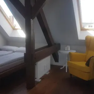 Helle Dachgeschosswohnung Für 8 Personen In Zentraler Lage Berlin